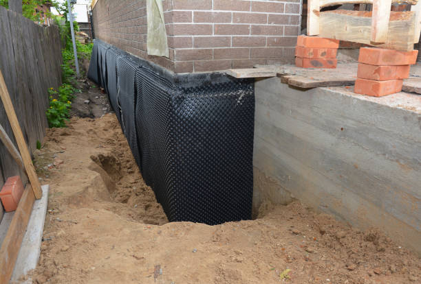 Happy homeowners after waterproofing job in Leo